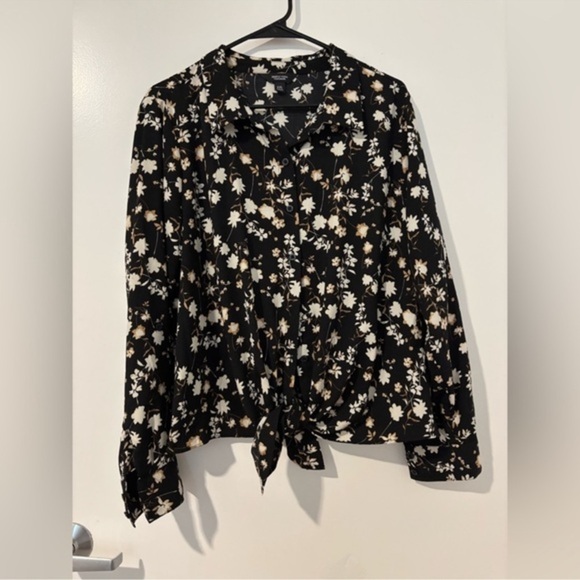 Simply Vera Vera Wang Tops - Simply Vera Vera Wang Black Floral Blouse